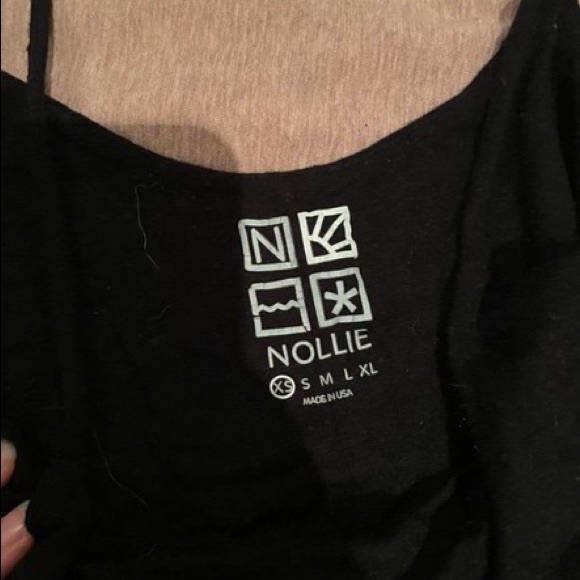 Flowy Black Crop Top - Picture 2 of 2